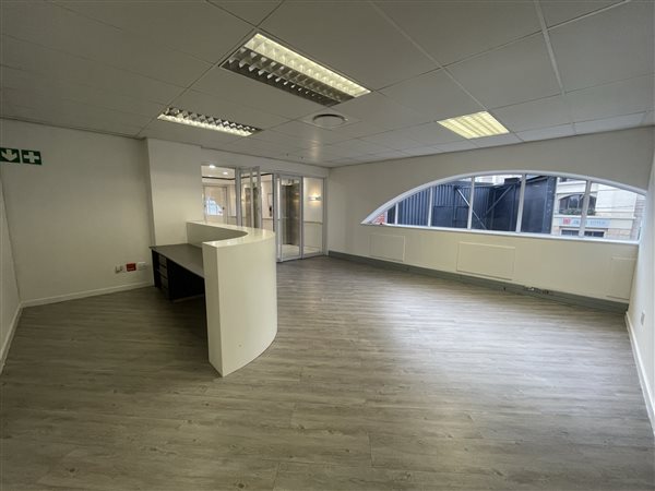 740  m² Commercial space