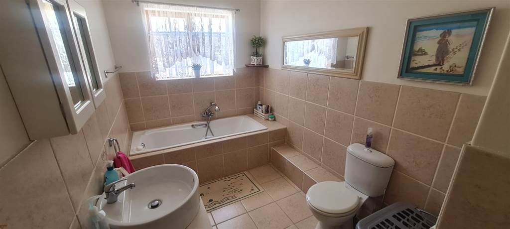 2 Bed House in Bothasrus photo number 15