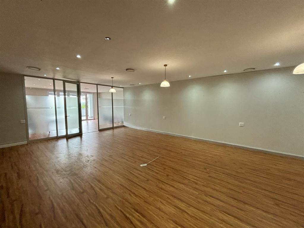 385  m² Commercial space in Illovo photo number 19
