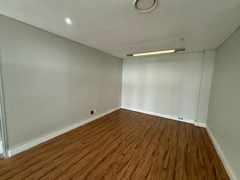 385  m² Commercial space in Illovo photo number 13