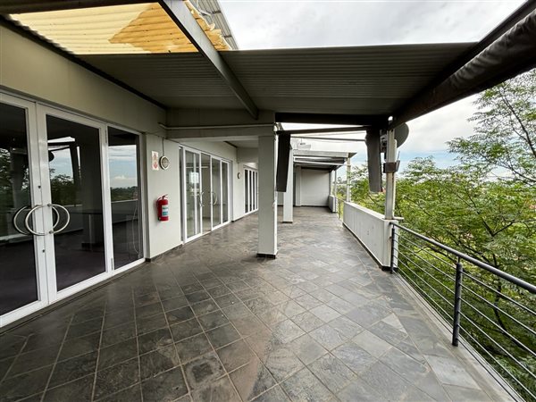 385  m² Commercial space in Illovo