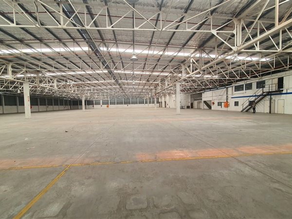 6400  m² Industrial space