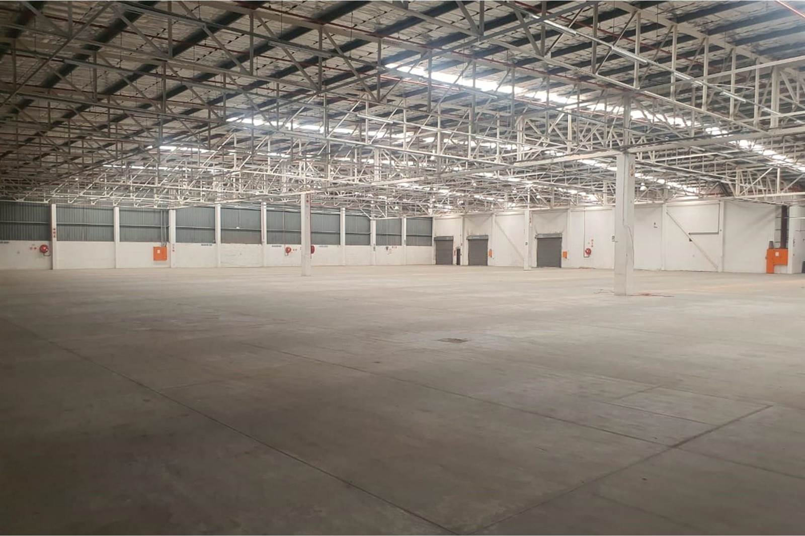 6400  m² Industrial space in Algoa Park photo number 4