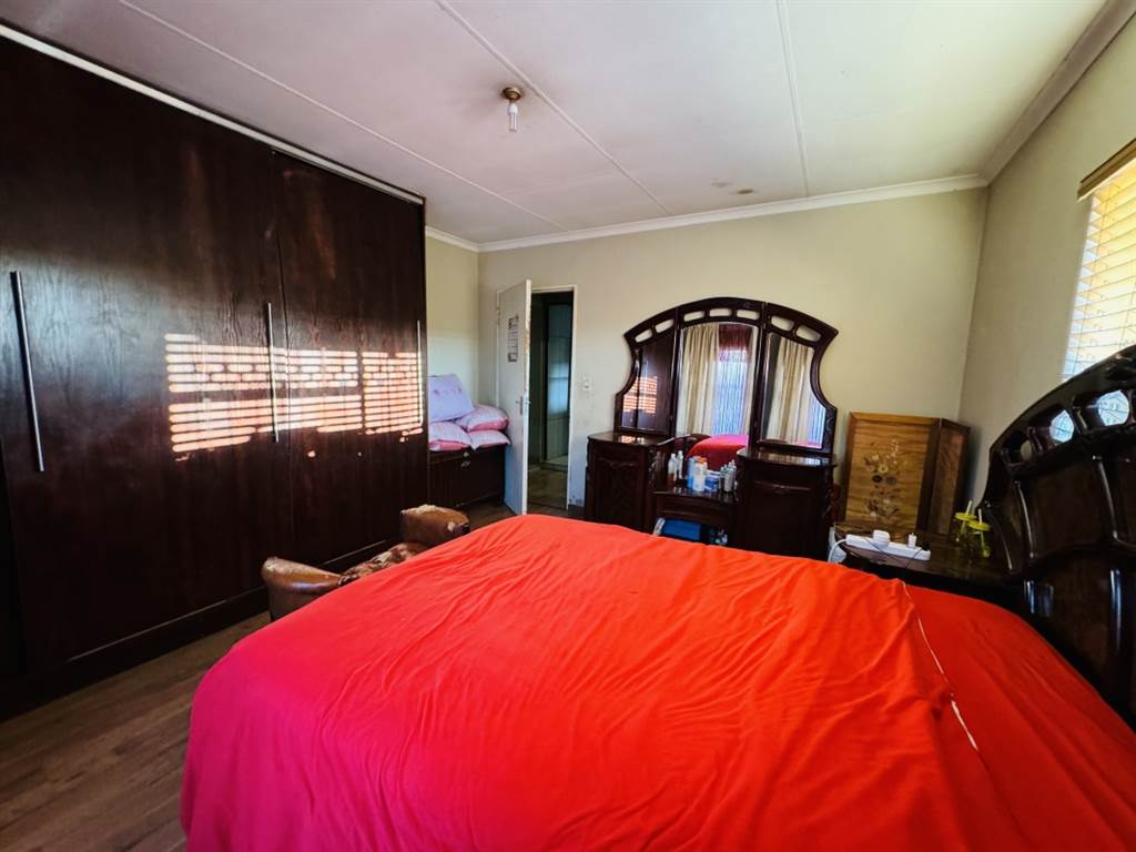 5 Bed House in Daveyton photo number 16