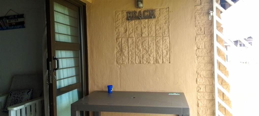 2 Bed Townhouse in Uvongo photo number 30