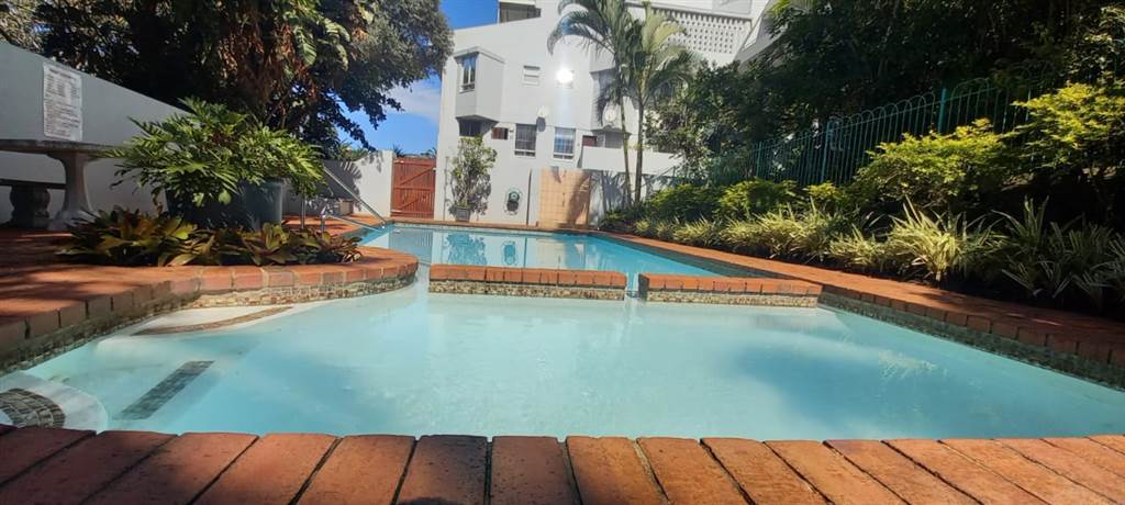 2 Bed Apartment in Umhlanga Rocks photo number 2