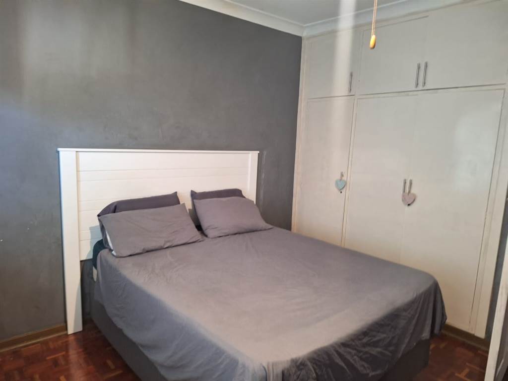 2 Bed Flat in Pinetown Central photo number 12