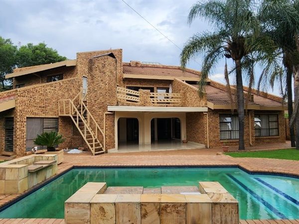 5 Bedroom House 5 Bedroom House
