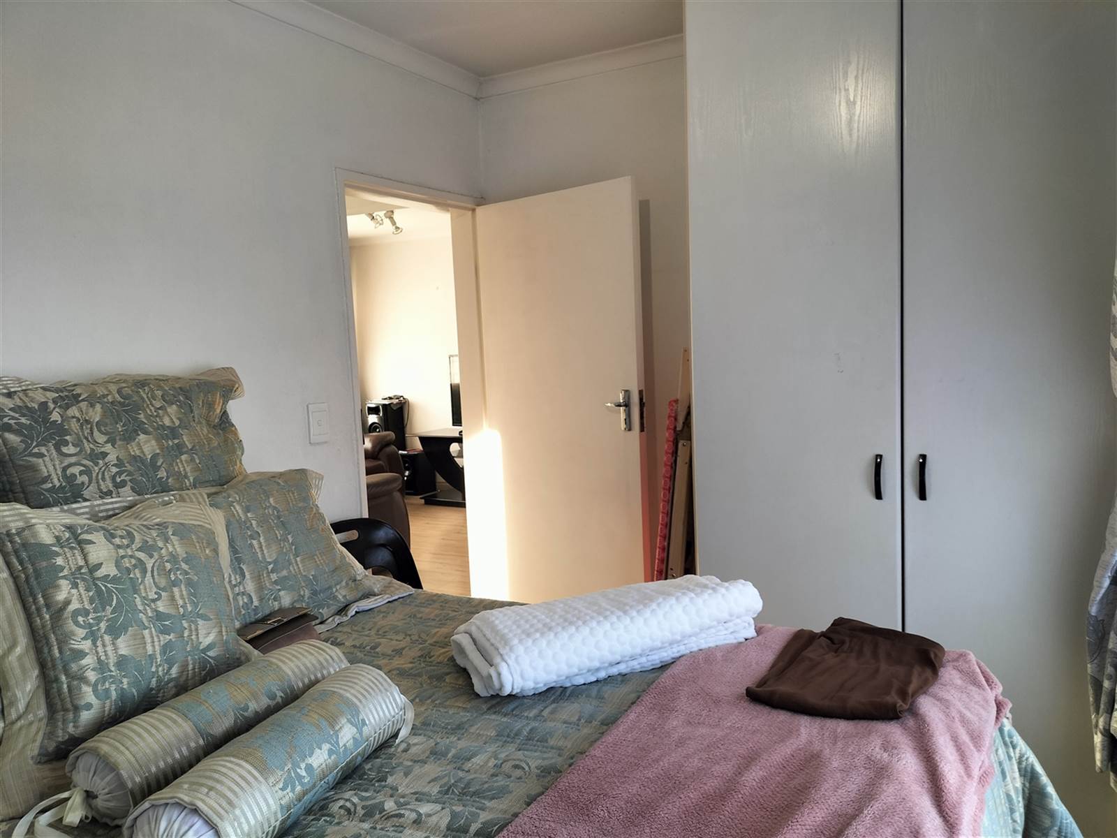 2 Bed Apartment in Heuwelsig Estate photo number 12