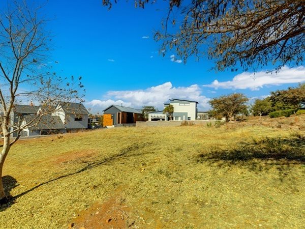 751 m² Land