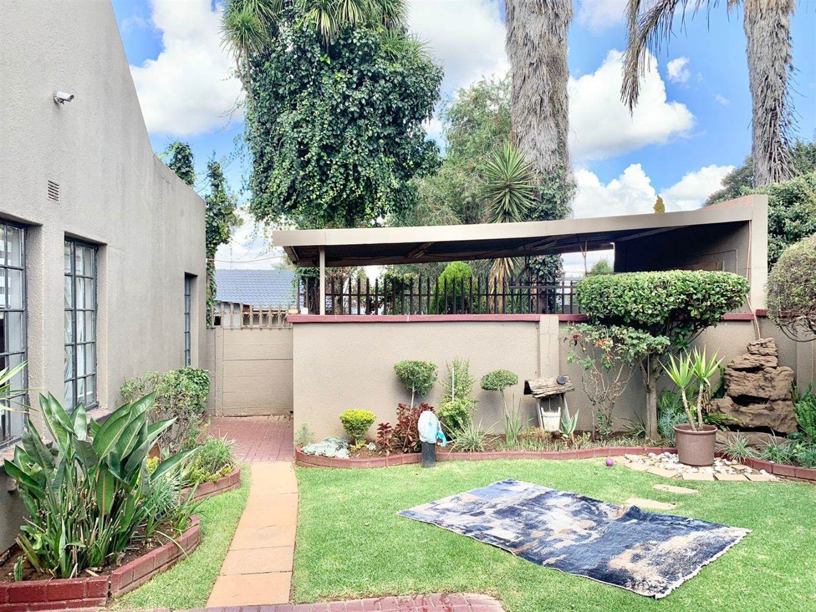 4 Bed House in Grobler Park photo number 17