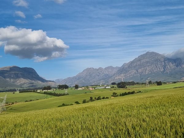 569.2 ha Farm with House 569.2 ha Farm with House