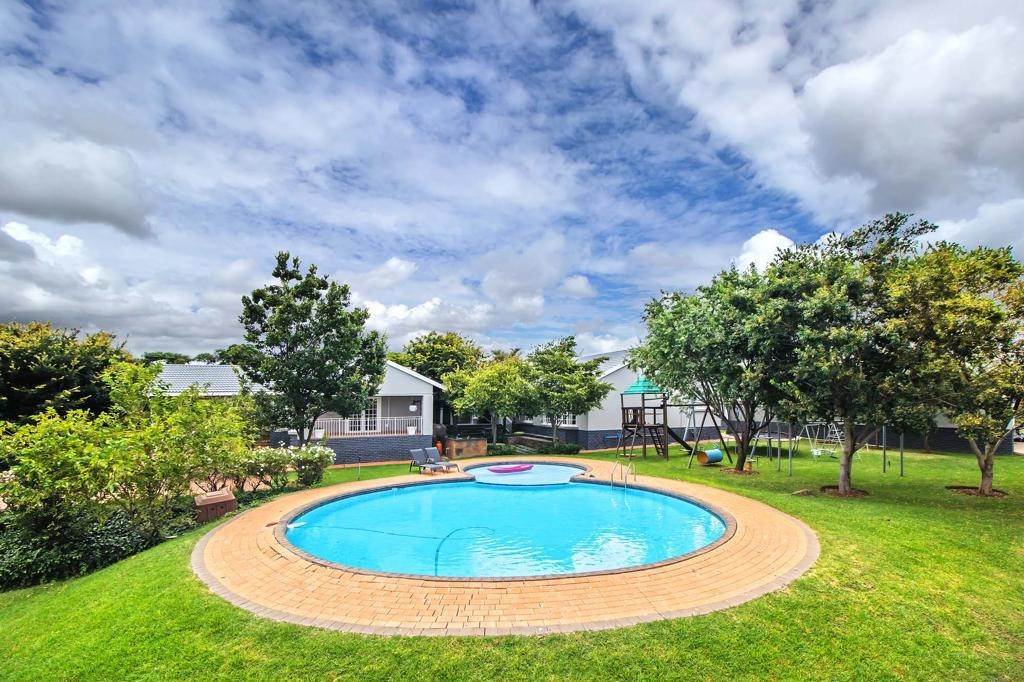 6 Bed House in Mooikloof Equestrian Estate photo number 1