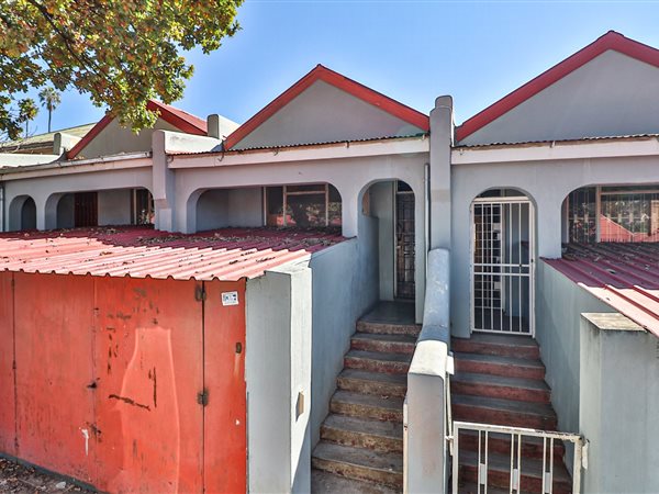 6 Bed House in Judiths Paarl