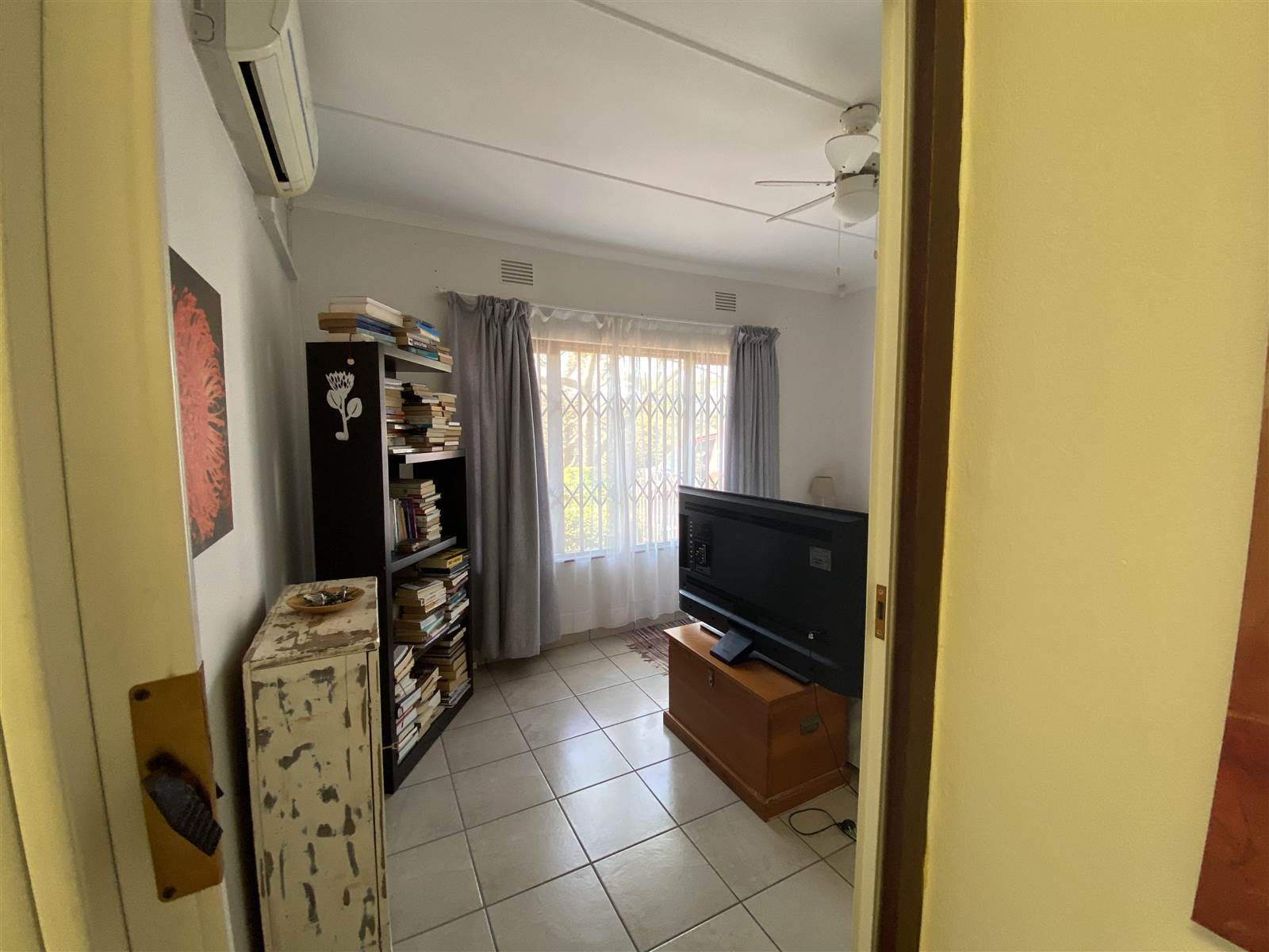 2 Bed Townhouse in Uvongo photo number 17