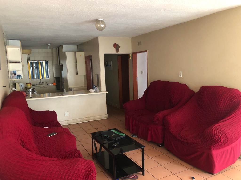 3 Bed Apartment in Vereeniging Central photo number 3