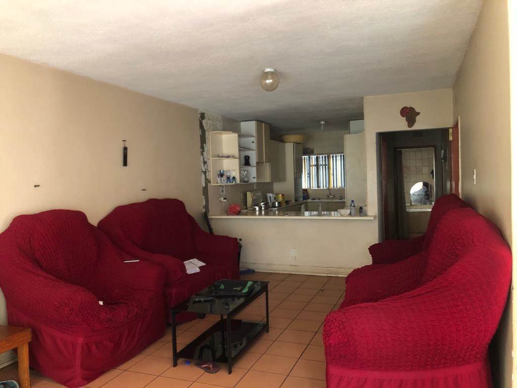 3 Bed Apartment in Vereeniging Central photo number 2