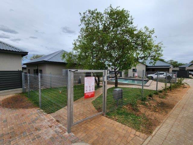 2 Bed Townhouse in Hoedspruit photo number 19