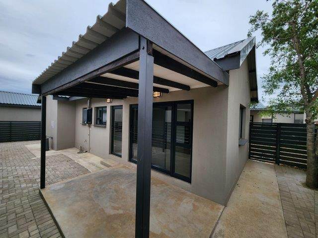 2 Bed Townhouse in Hoedspruit photo number 4