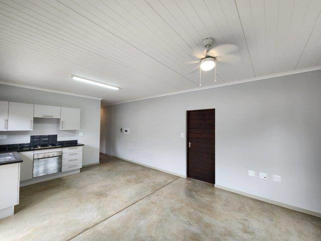 2 Bed Townhouse in Hoedspruit photo number 8