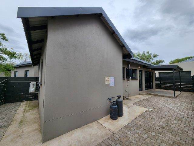 2 Bed Townhouse in Hoedspruit photo number 17