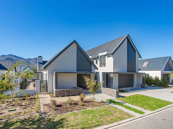 4 Bedroom House 4 Bedroom House