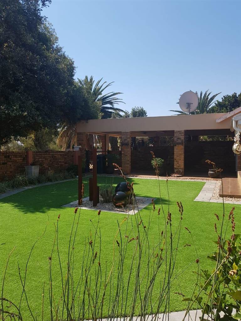 2 Bed Townhouse in Stilfontein photo number 12