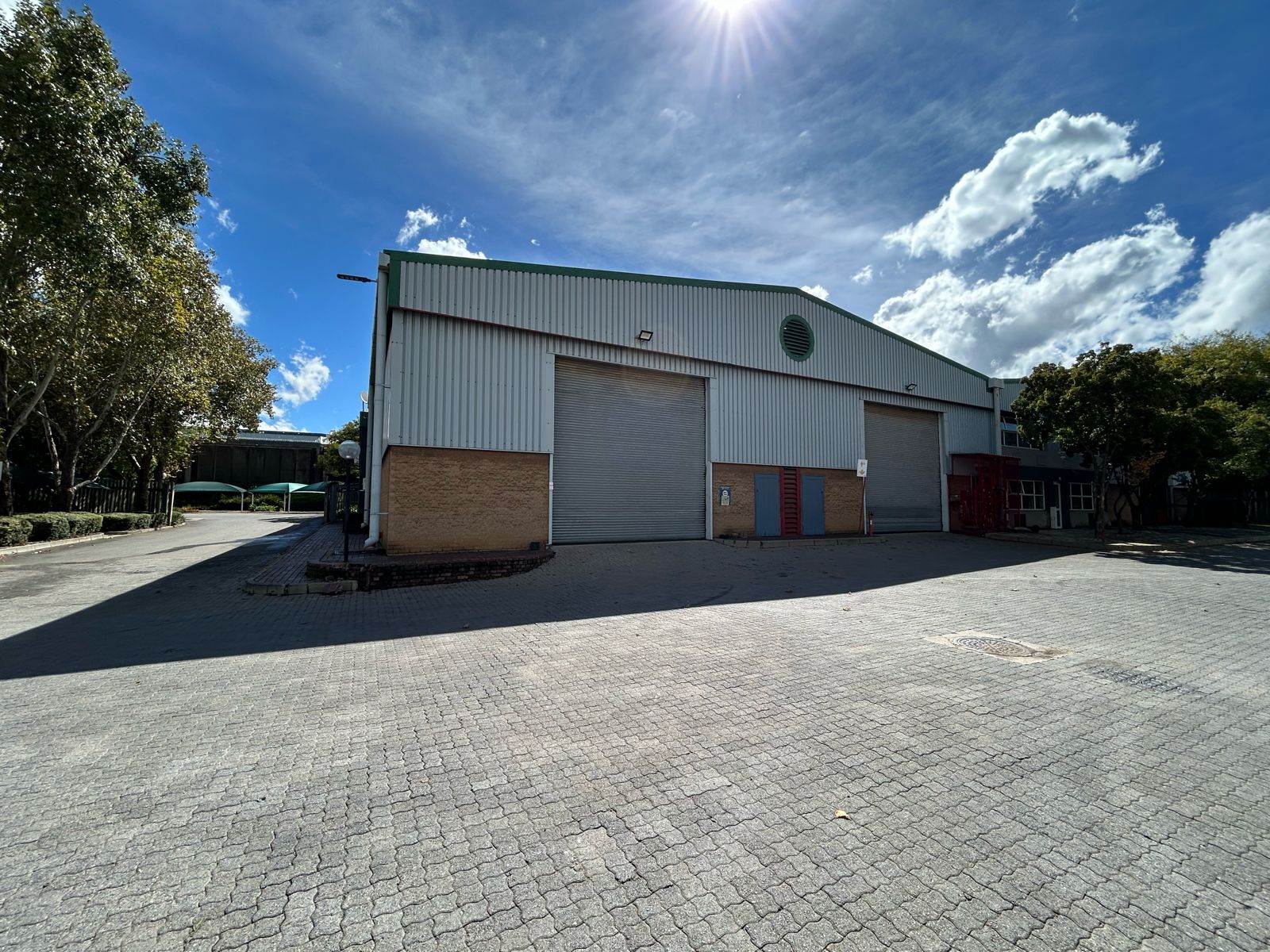 1084  m² Industrial space in Isando photo number 1