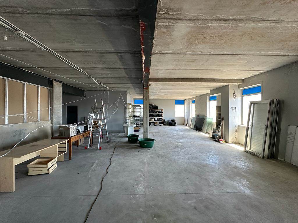 688  m² Commercial space in Paarden Eiland photo number 4
