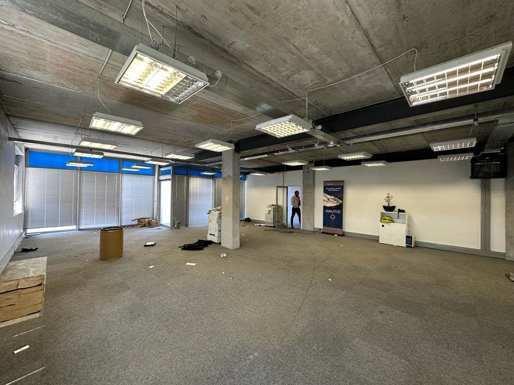 688  m² Commercial space in Paarden Eiland photo number 16