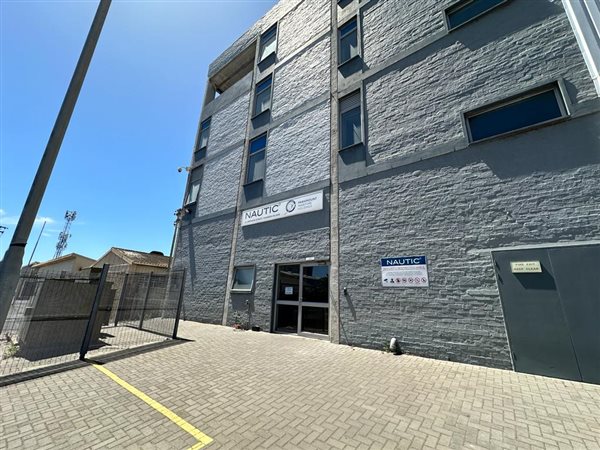 688  m² Commercial space in Paarden Eiland