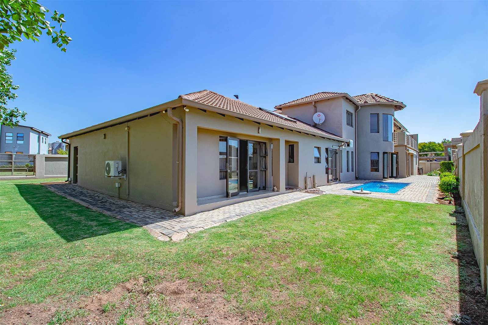 6 Bed House in Zambezi Country Estate photo number 4