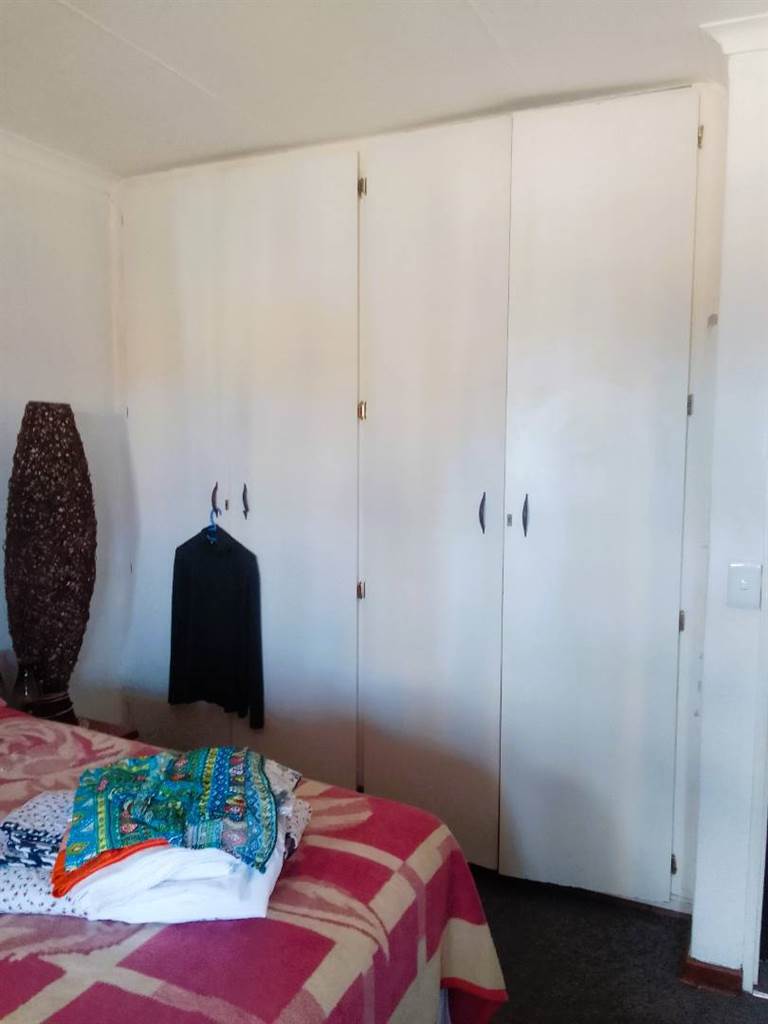 2 Bed Apartment in Randfontein photo number 12