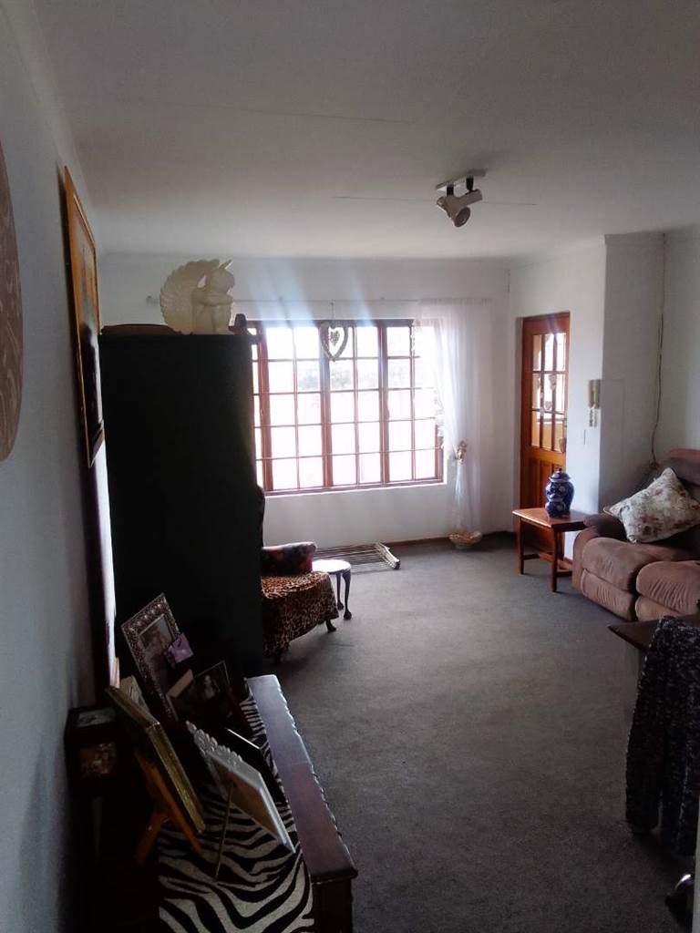 2 Bed Apartment in Randfontein photo number 7