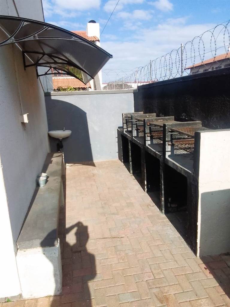 2 Bed Apartment in Randfontein photo number 18