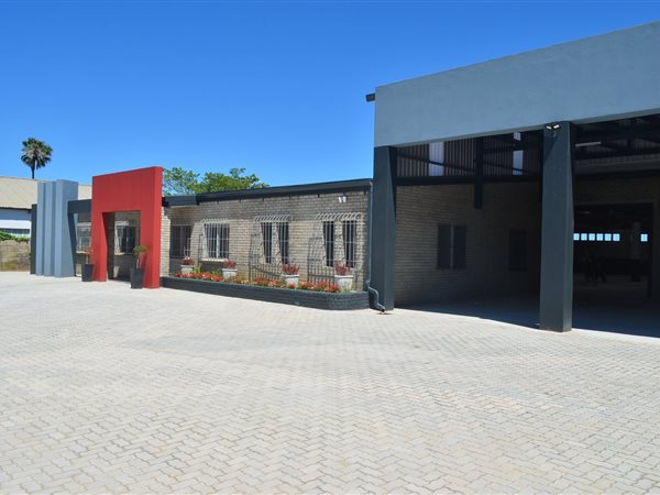 983  m² Industrial space