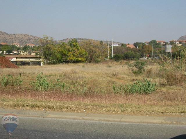 300  m² Commercial space in Hartbeespoort Dam photo number 2