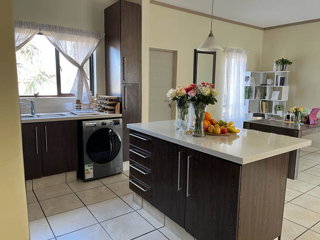 1 Bed House in Lonehill photo number 2