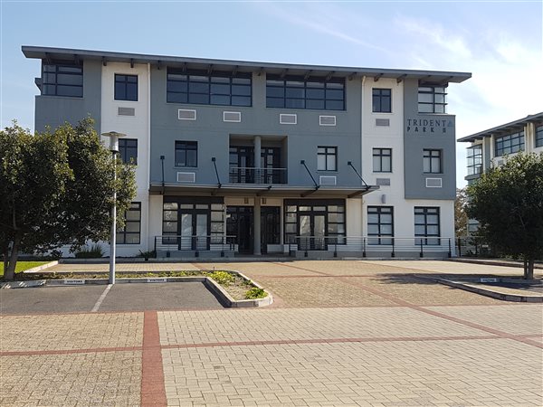 114  m² Commercial space