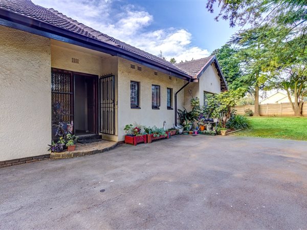 4 Bedroom House 4 Bedroom House