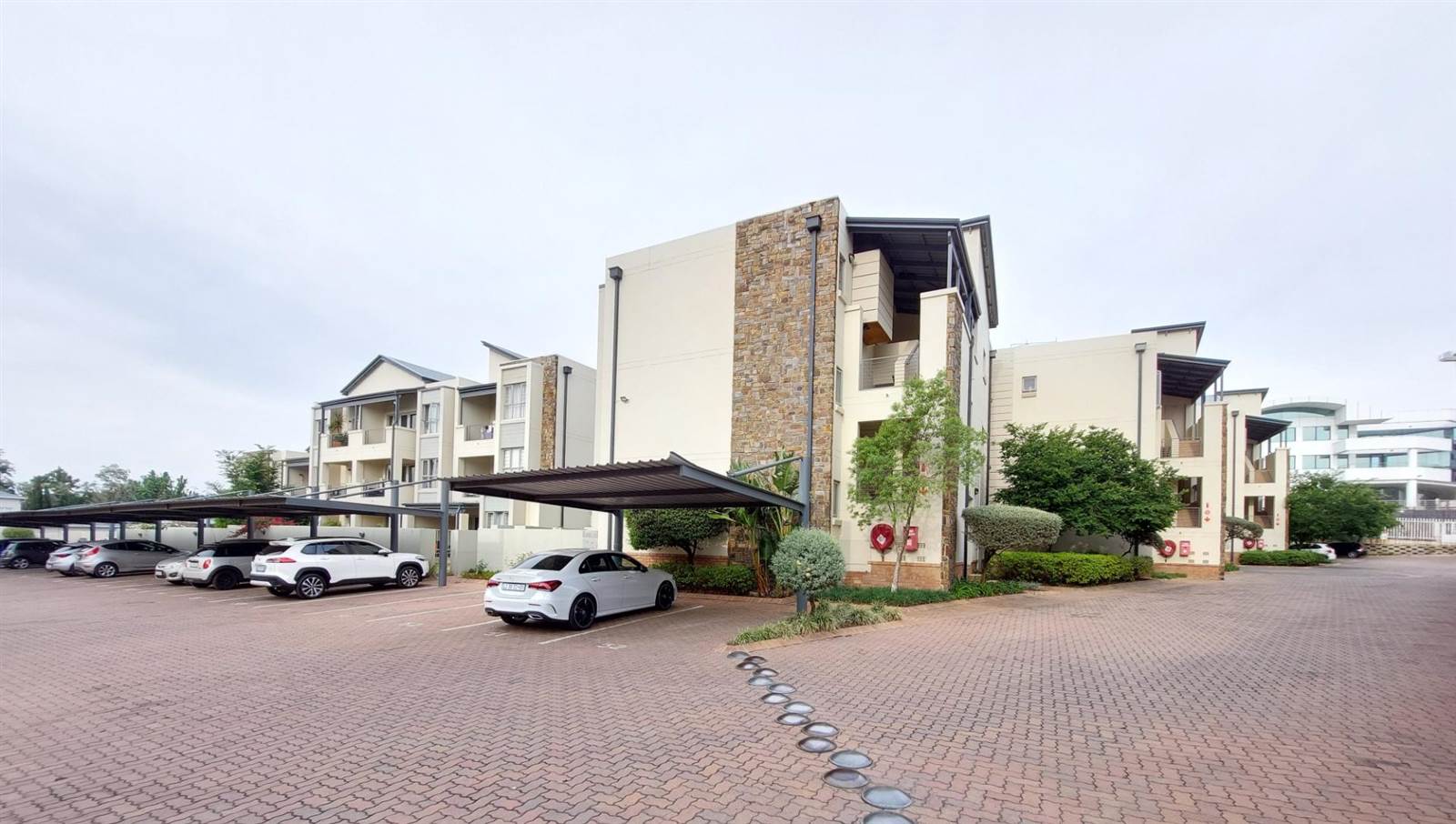 2 Bed Apartment in Parktown North photo number 29