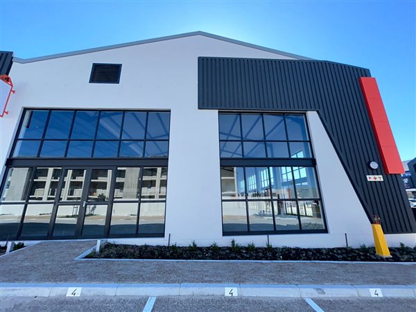 847  m² Commercial space