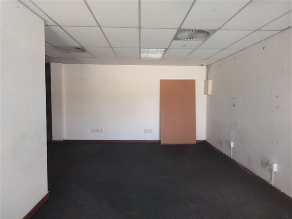 61  m² Commercial space