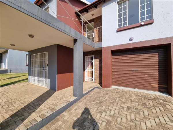 3 Bedroom Townhouse 3 Bedroom Townhouse