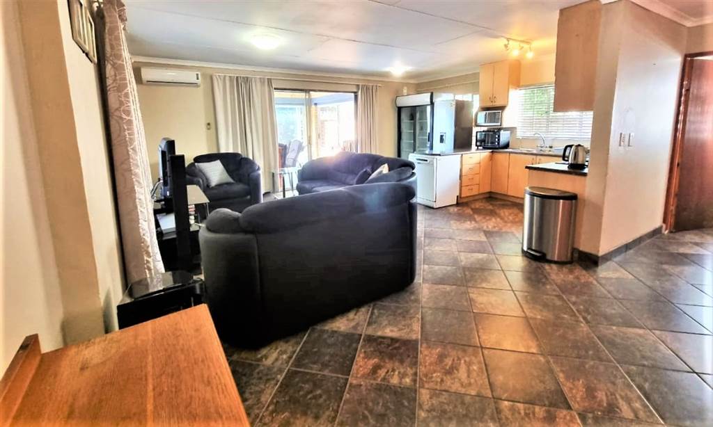 4 Bed House in Vaal Marina photo number 8