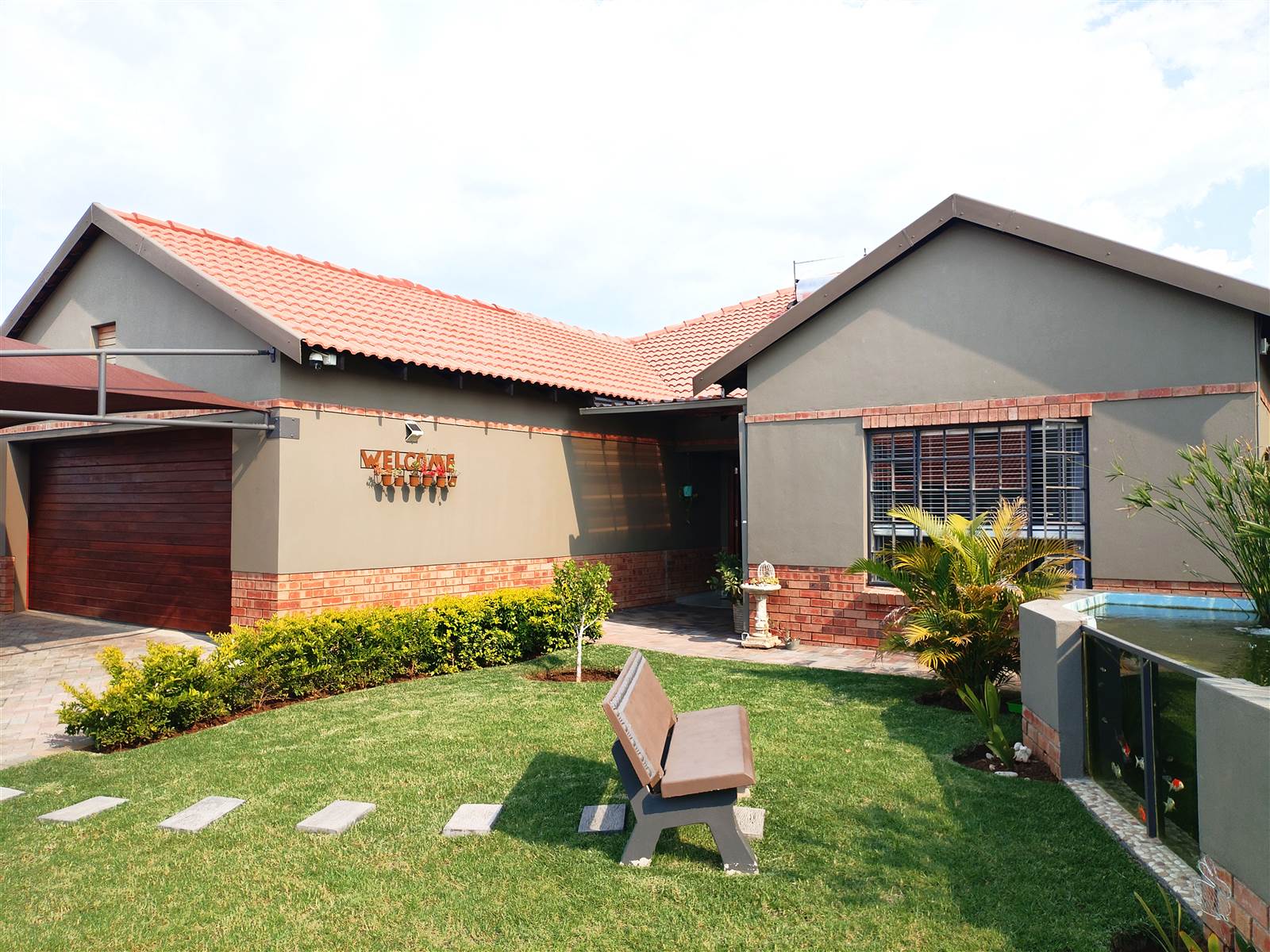 4 Bed House in Waterkloof East photo number 4