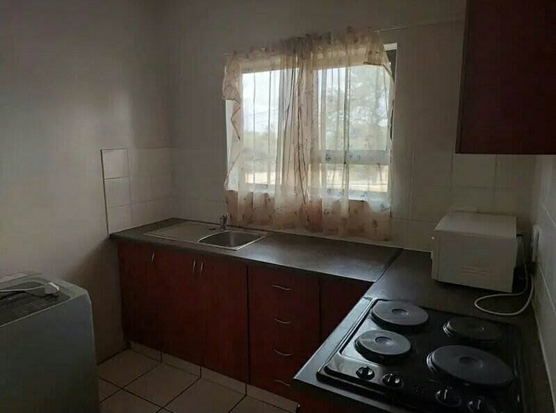1 Bed Apartment in Wilkoppies photo number 4