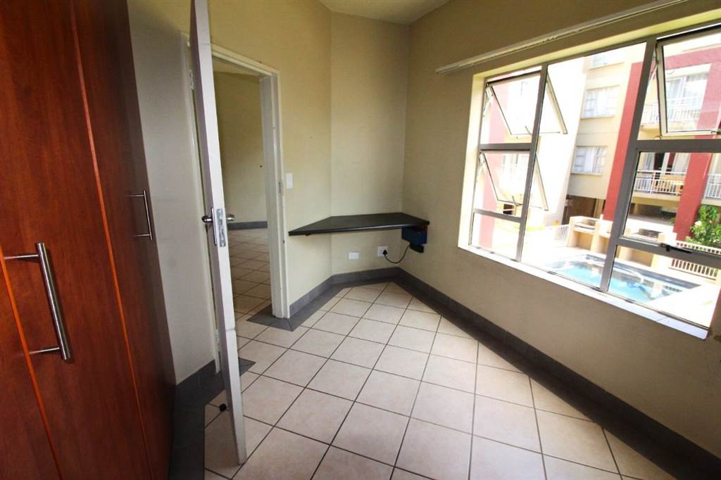 1 Bed Apartment in Potchefstroom Central photo number 7