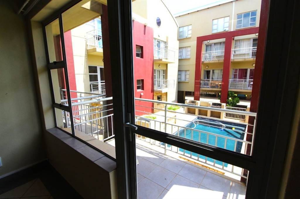 1 Bed Apartment in Potchefstroom Central photo number 3