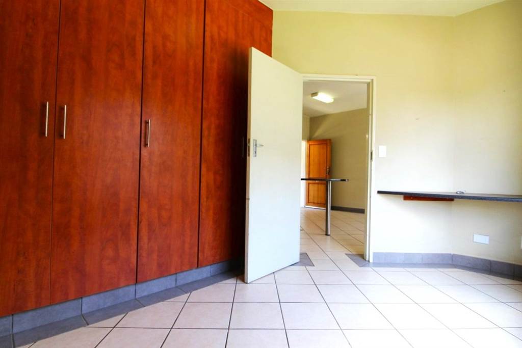 1 Bed Apartment in Potchefstroom Central photo number 6